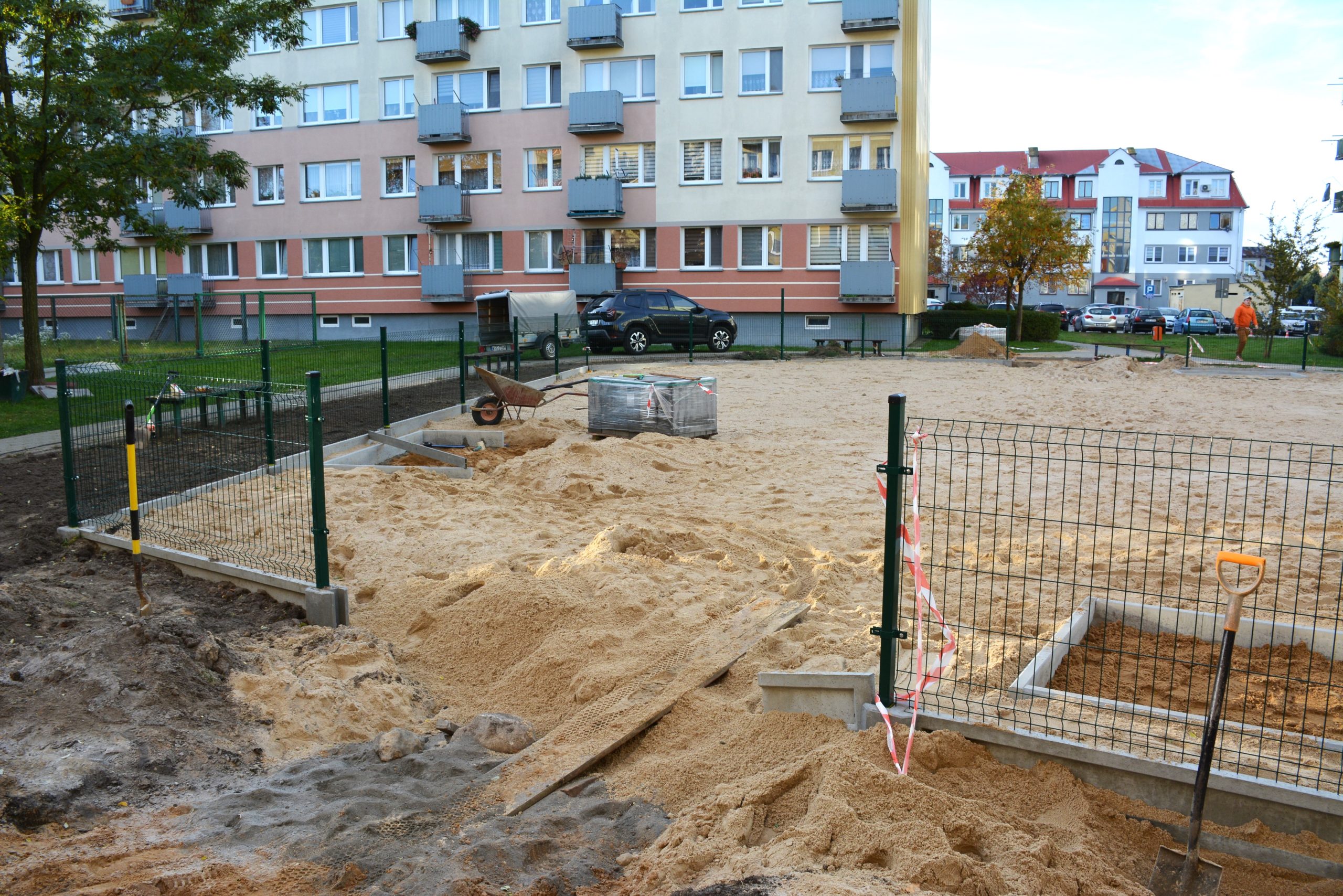 Plac budowy placu zabaw przy ul. Gabriela Narutowicza.