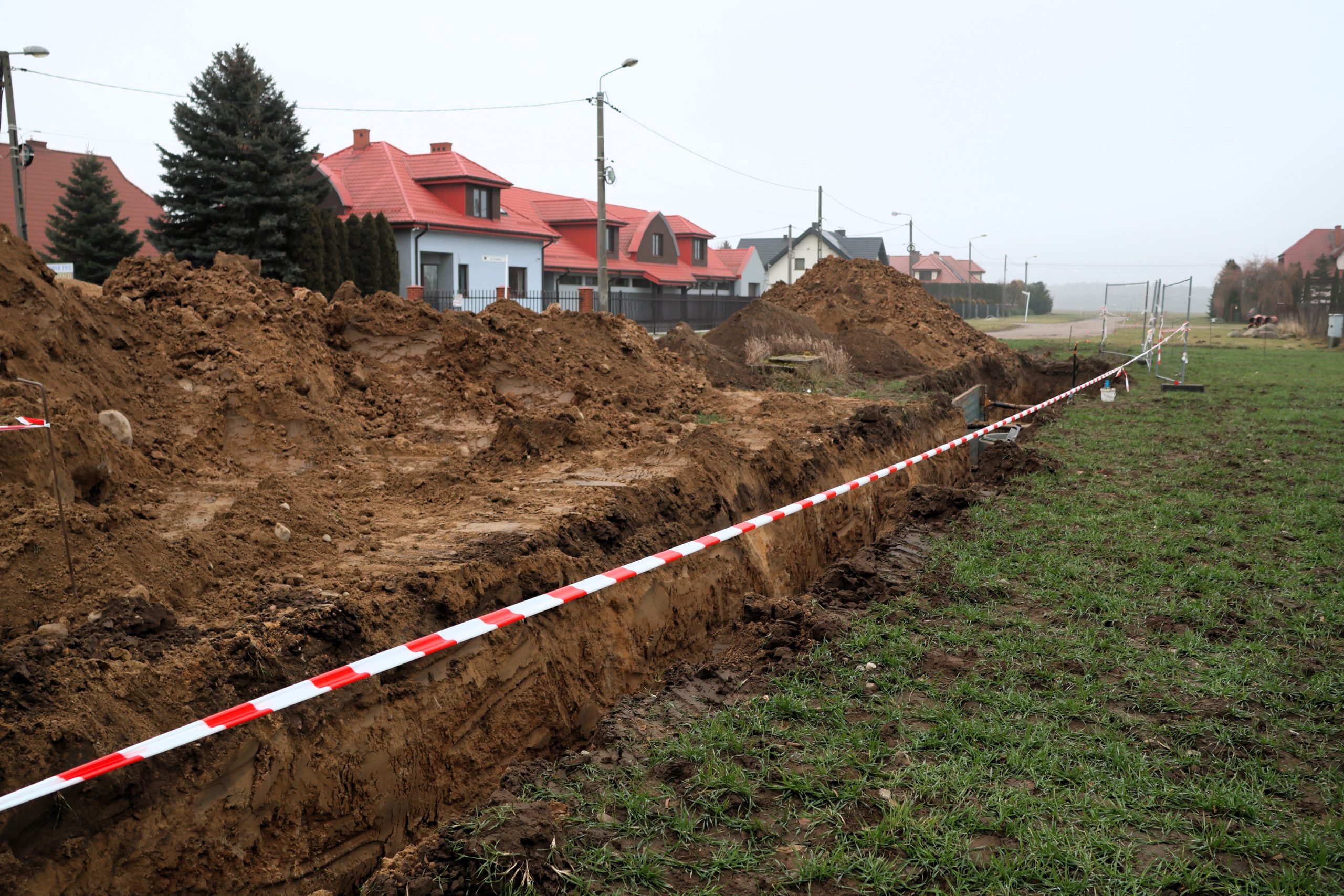 Prace ziemne związane z budową kanalizacji deszczowej w ul. Witosa.