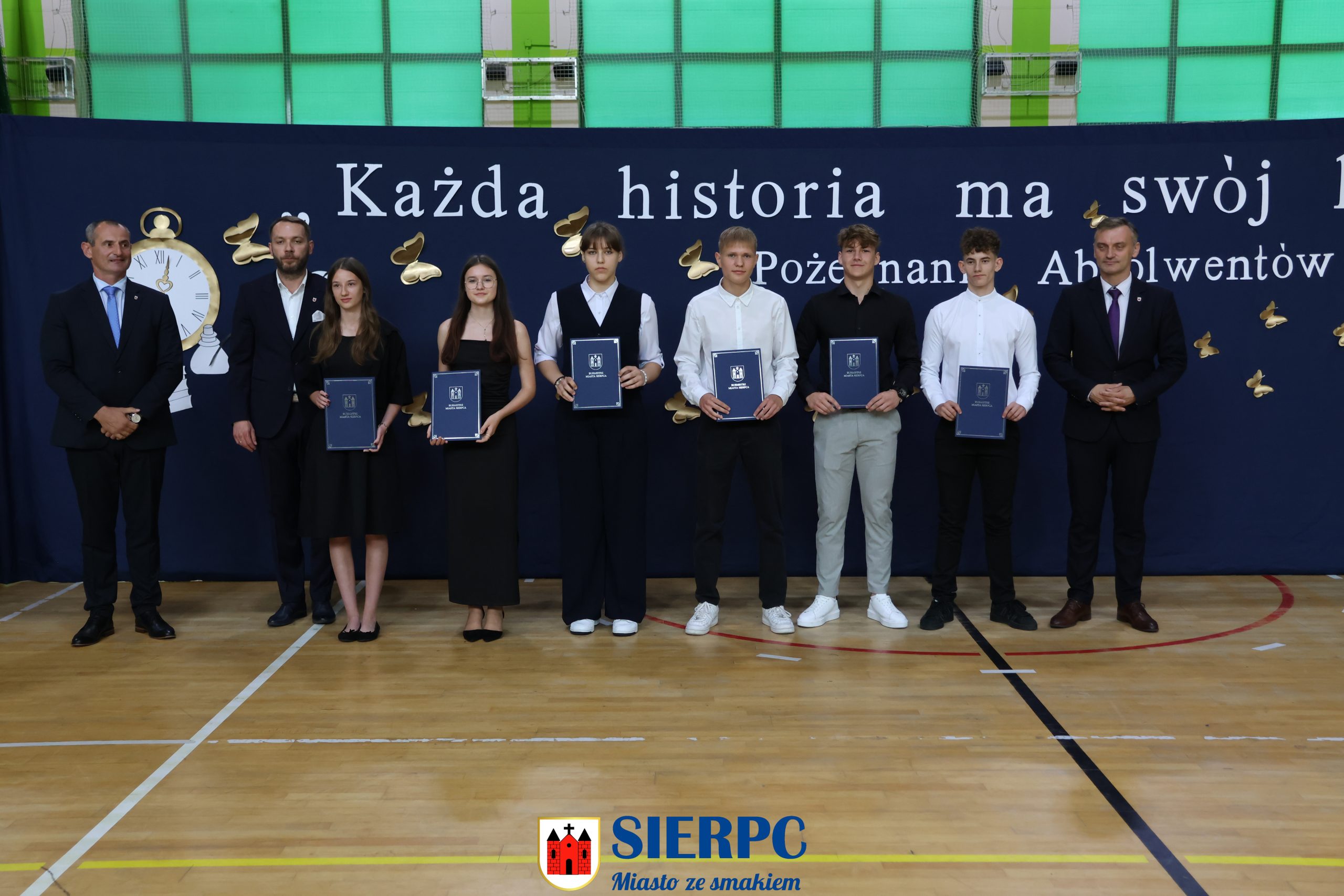 Uczniowie nagrodzeni Nagrodami Burmistrza w Szkole Podstawowej nr 2 im. Armii Krajowej w Sierpcu.