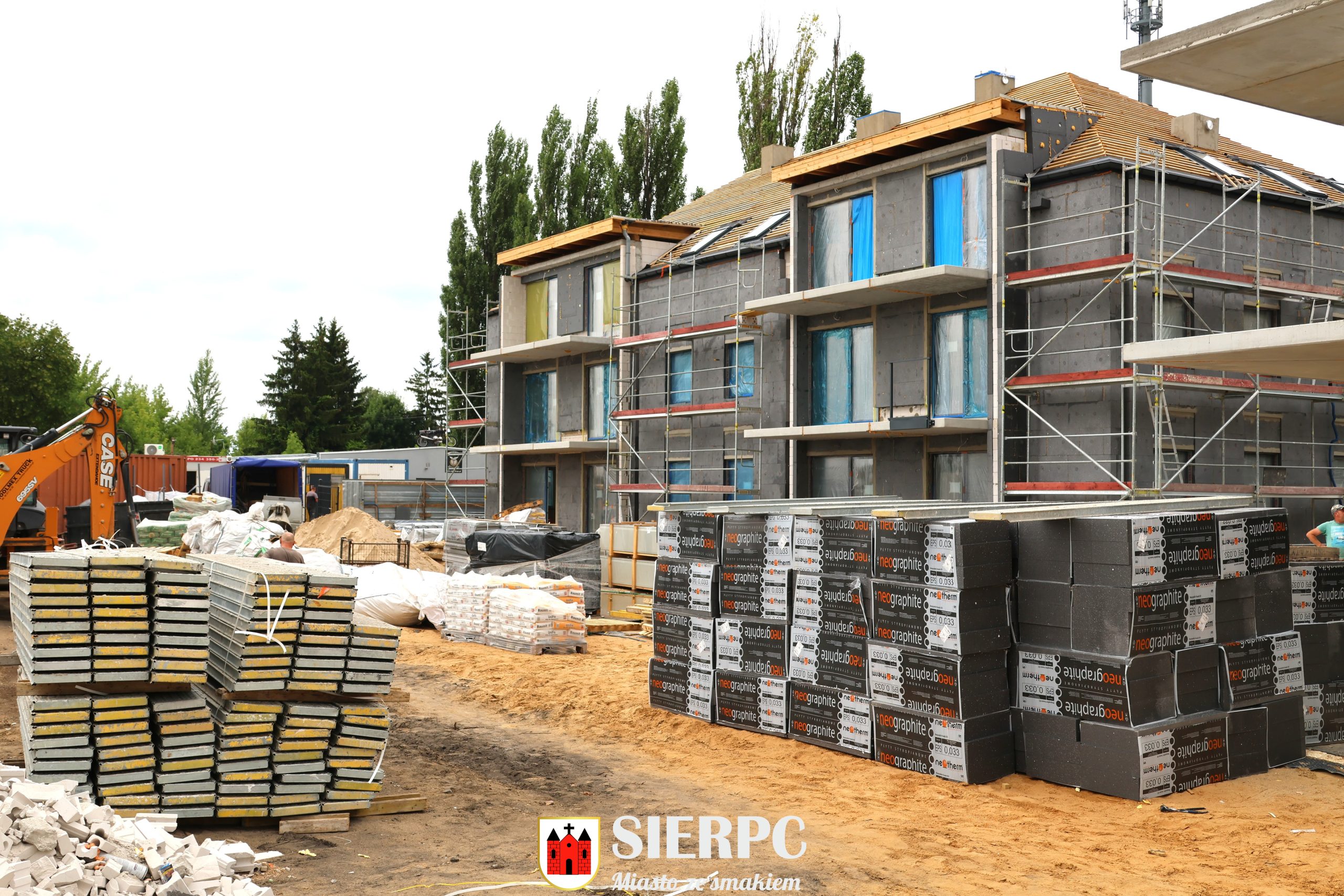 Budowa bloków wielorodzinnych przy ul. Dworcowej w Sierpcu. Zdjęcie z placu budowy.