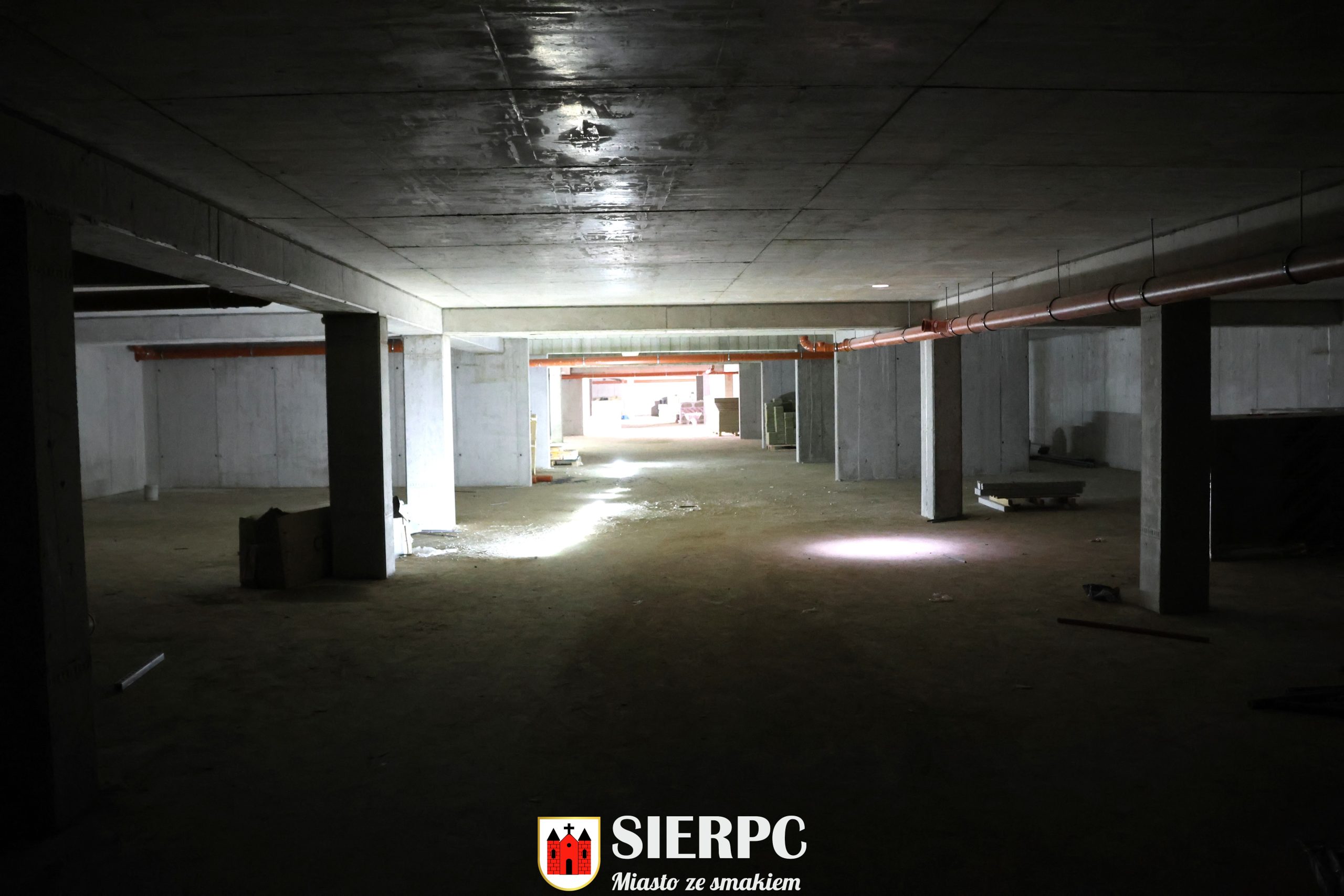 Budowa bloków wielorodzinnych przy ul. Dworcowej w Sierpcu. Zdjęcie z placu budowy.