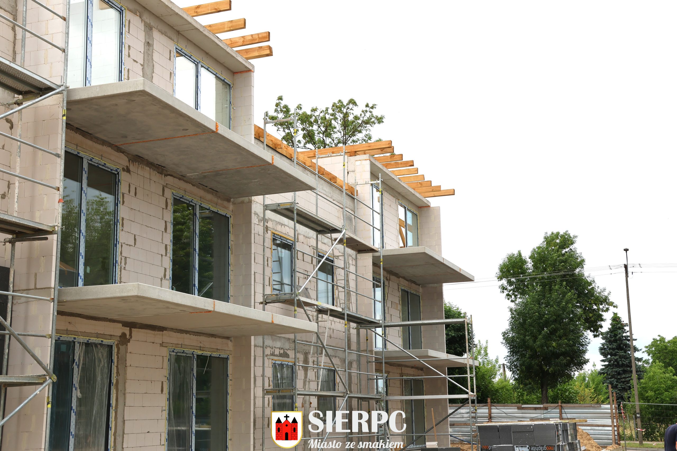 Budowa bloków wielorodzinnych przy ul. Dworcowej w Sierpcu. Zdjęcie z placu budowy.