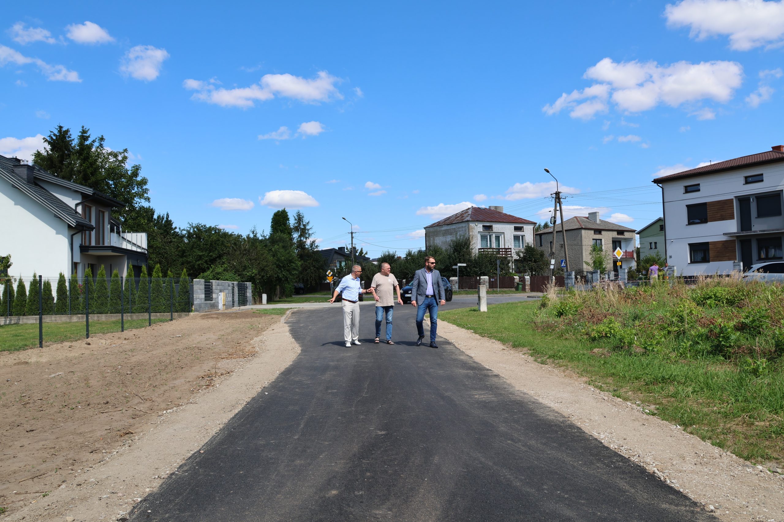 Widok na wyremontowaną ul. Piotra Wysockiego.