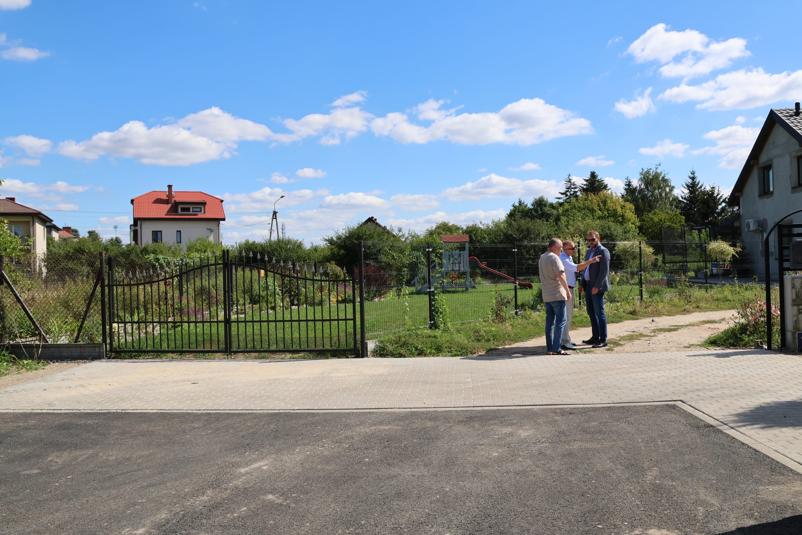 Widok na wyremontowaną ul. Piotra Wysockiego.