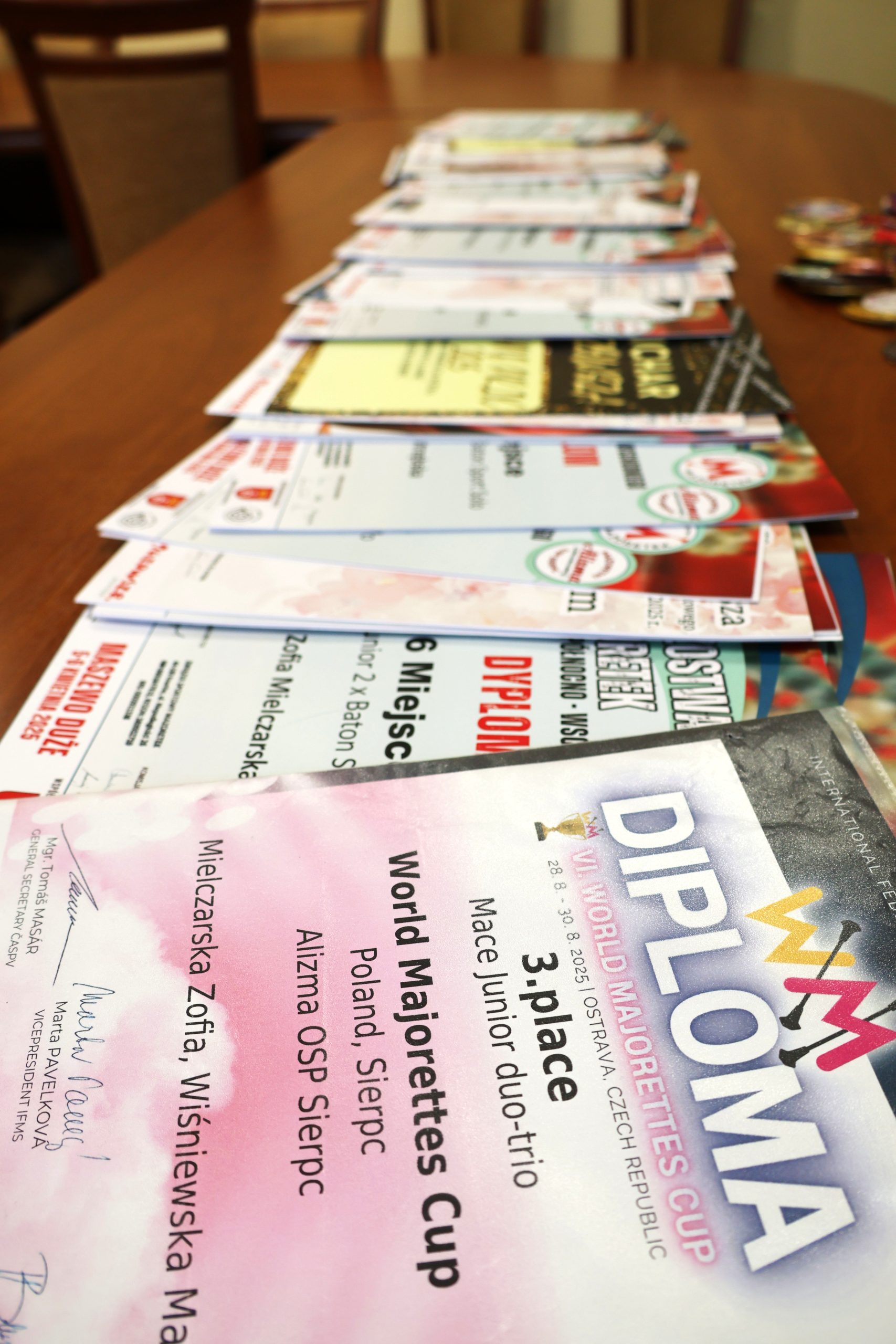 Plik dyplomów zdobytych podczas zawodów w 2024 roku