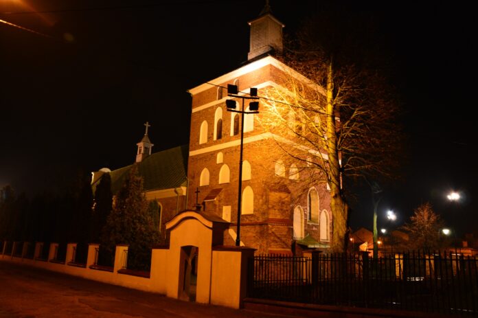 Kościół pw. Św. Wita, Modesta i Krescencji w Sierpcu w ujęciu nocnym